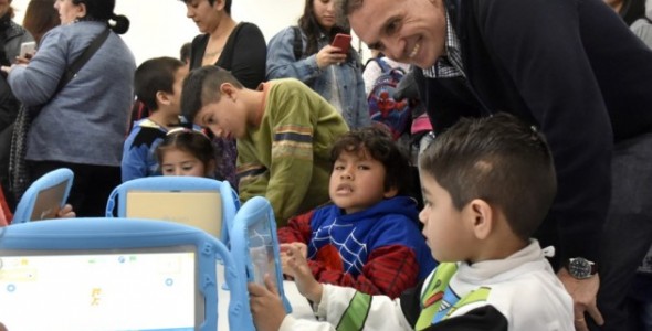 Con Inclusión Digital, San Martín entregó 765 tablets a jardines de infantes
