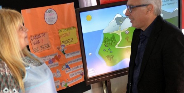 Julio Zamora presentó las primeras pantallas táctiles interactivas para los jardines de infantes