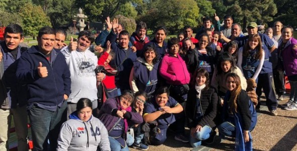 Los chicos del Taller Protegido disfrutaron un paseo por el Jardín Japonés