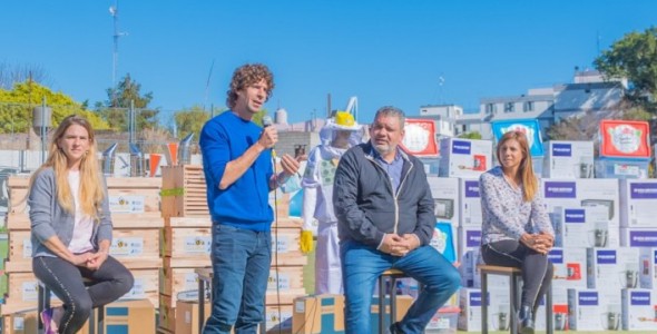 Entregaron kits de apicultura y cocina a emprendedores