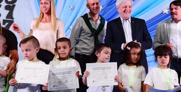 Luis Andreotti participó de la fiesta de egresados de las UDI de San Fernando