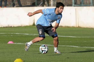 Brasil recibe a Uruguay con el regreso de Luis Suárez en los 