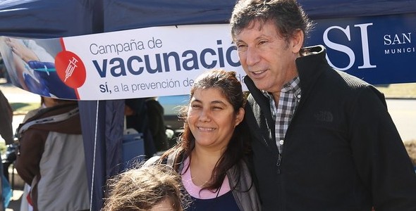 SAN ISIDRO: LOS VECINOS SE SIGUEN VACUNANDO GRATIS CONTRA LA GRIPE EN LA VÍA PÚBLICA