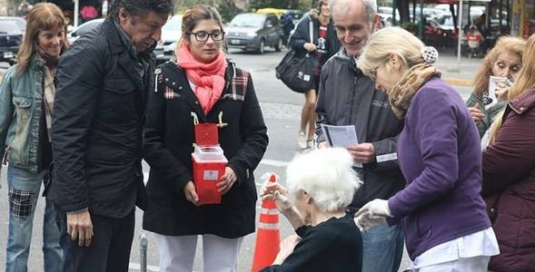SAN ISIDRO: LOS VECINOS SE VACUNARON GRATIS CONTRA LA GRIPE