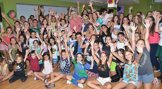 COMENZARON LAS CLASES EN LA ESCUELA DE VALERIA LYNCH