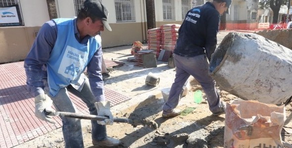 Malvinas Argentinas continúa con la construcción de veredas gratuitas