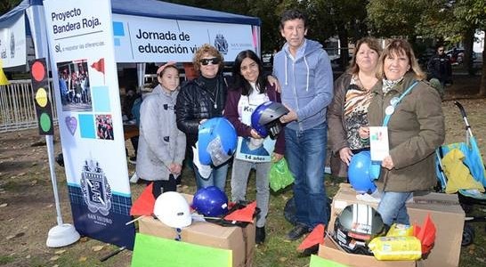 SAN ISIDRO REALIZÓ UNA CAMPAÑA DE SEGURIDAD VIAL EN EL PASEO DE LAS BICICLETAS