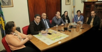 El vicegobernador Salvador y el intendente Macri, en el Comité Radical de Vicente López