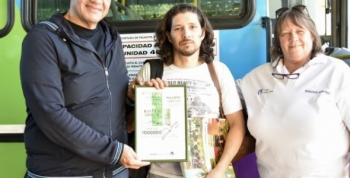 Jorge Macri entregó el boleto 1 millón en el Transporte del Bicentenario