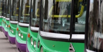 En Vicente López desinfectan los colectivos comunales