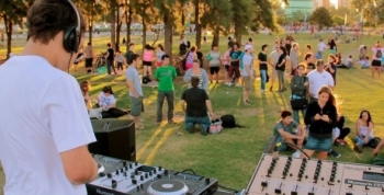 Festival de música electrónica en el Paseo de la Costa
