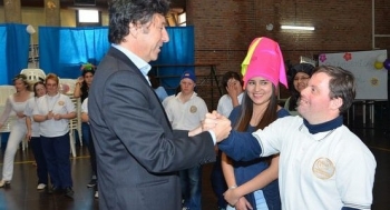 SAN ISIDRO: SE REALIZÓ UNA JORNADA DE ABRAZOS GRATIS POR LA INCLUSIÓN AFECTIVA