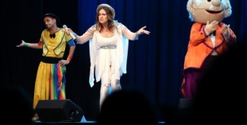 Chicos y grandes disfrutaron en San Martín del musical Cantando con Adriana