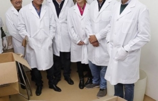 Aguilera visitó laboratorio municipal de Hurlingham
