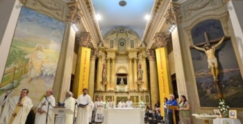 Andreotti acompañó la inauguración del nuevo altar de la Parroquia Aránzazu