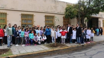 ALUMNOS PLANTARON ÁRBOLES EN BOULOGNE