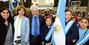 Andreotti compartió con más de 6 mil alumnos el acto por el Día de la Bandera