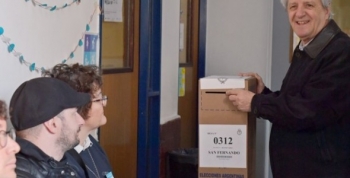 EL INTENDENTE LUIS ANDREOTTI Y JUAN ANDREOTTI VOTARON EN VICTORIA
