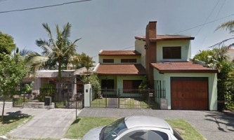 Asesinan a un hombre delante de su mujer para robarle un auto