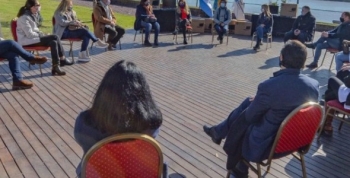 Andreotti se reunió con directores de primarias y les entregó una computadora