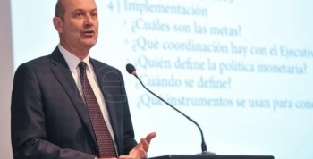 El titular del Banco Central fijó una meta de inflación de entre 12% y 17% para 2017