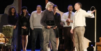 San Martín homenajeó a Osvaldo Bayer con una obra de teatro inspirada en su novela