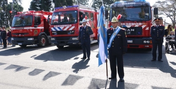 LOS BOMBEROS DE SAN ISIDRO FESTEJARON SU 80º ANIVERSARIO CON UN GRAN DESFILE