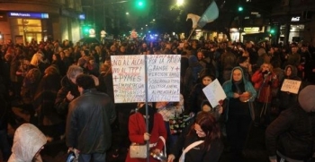 Cacerolazos en distintos puntos del país por el tarifazo