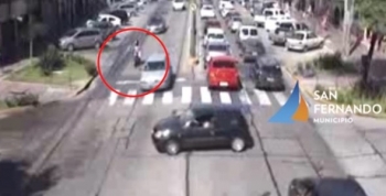  Cámaras de Seguridad permiten brindar asistencia a motociclista que chocó contra un auto