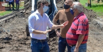 Juan Andreotti supervisó la obra de repavimentación de la calle Carlos Casares