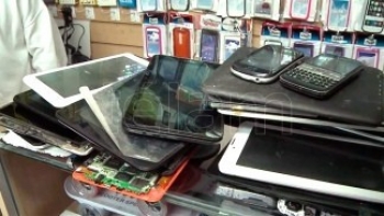 Un fiscal intenta devolver a sus dueños 2.500 celulares robados