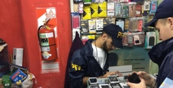 Incautaron 2500 teléfonos celulares en dos galerías de Balvanera