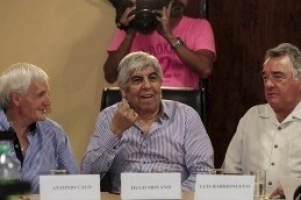 Las tres CGT anunciaron una marcha para el 29 de abril y la reunificación en agosto