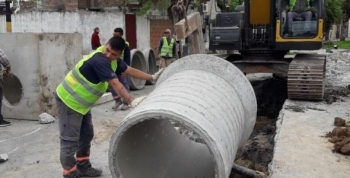 Desagüe para evitar anegamientos en Barrios Jardin
