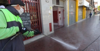 San Fernando intensifica desinfección de veredas en centros comerciales por el coronavirus