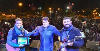 San Fernando celebró el Día de la Patria con el gran show del dúo Orellana-Lucca