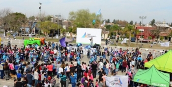 Cientos de familias sanfernandinas llenaron las plazas en el inicio del Mes del Niño