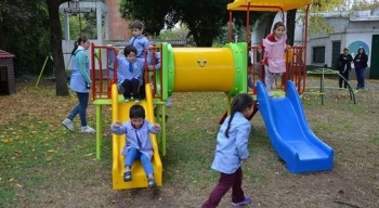 EL MUNICIPIO INSTALA JUEGOS EN JARDINES DE INFANTES PROVINCIALES