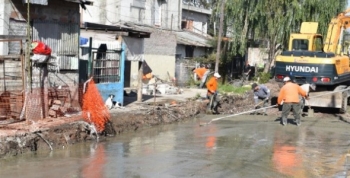 Avanzan las obras de asfalto en Barrio Independencia de San Martín