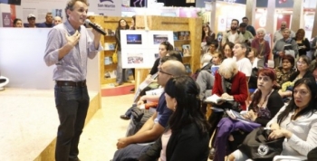 En la Feria, el Municipio presentó el libro sobre Políticas de Cuidado en San Martín
