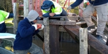 Reparación de luminarias públicas y muelles en el Delta de Tigre