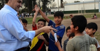 Jorge Macri en recorrida por Merlo
