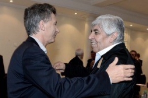 Sube el tono de los cruces entre Macri y Hugo Moyano por la ley antidespidos
