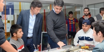 Macri visitó con Posse un centro de jubilados en Boulogne