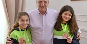 Andreotti recibió a medallistas de Nado Sincronizado de los Polideportivos Municipales