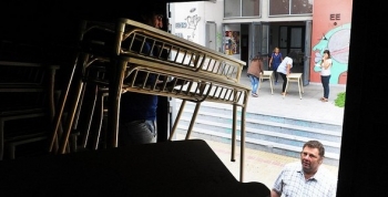 Educación entregó mobiliario para 16 escuelas bonaerenses