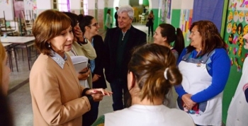 Luis Andreotti entregó todo el mobiliario nuevo para la escuela bicentenaria N° 1