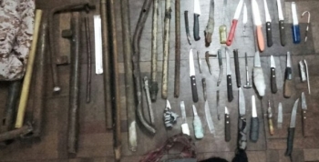 Secuestran 219 facas, 34 celulares y drogas en la Unidad 9 La Plata 