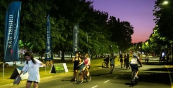 FUROR POR EL PASEO DE BICICLETAS NOCTURNO