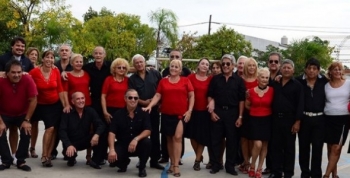 Los sanfernandinos tuvieron una gran Peña Folclórica en la Plaza Carlos Gardel